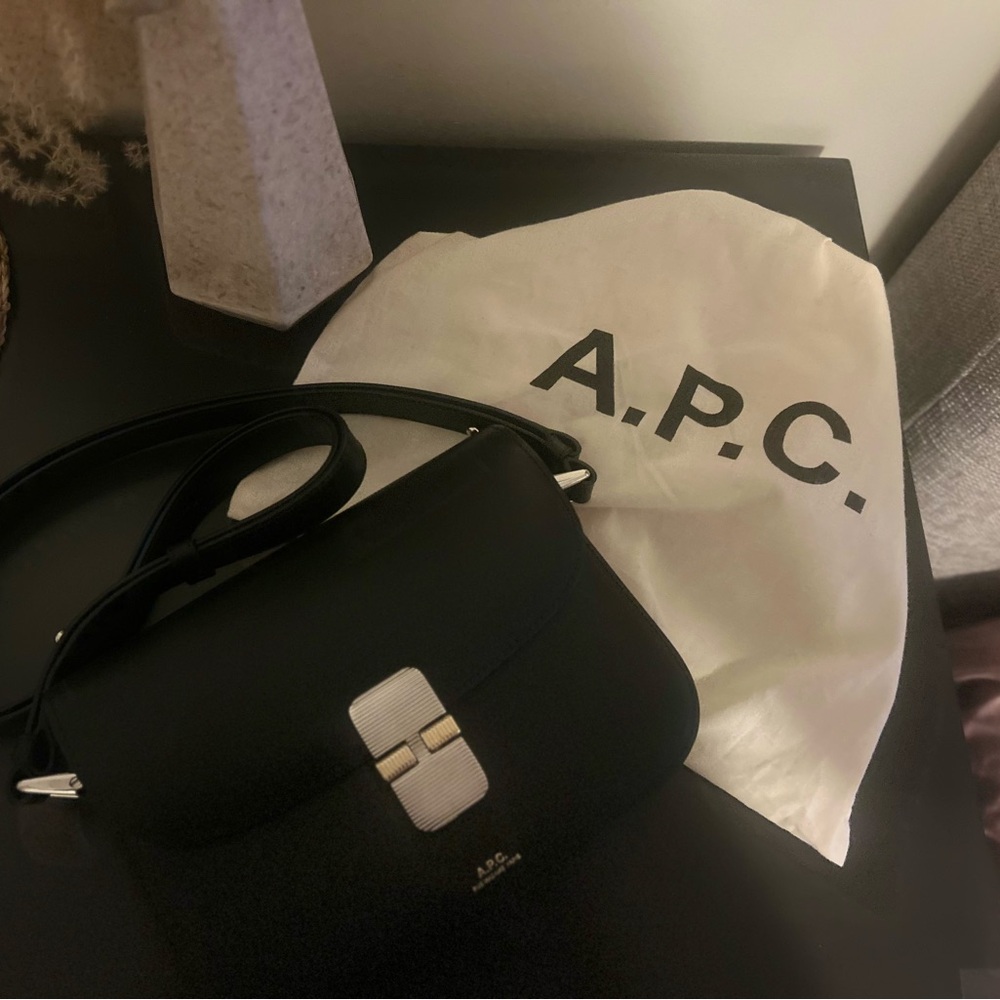A.P.C. Black Crossbody Bag with Sleek Design - Picture 2 of 6